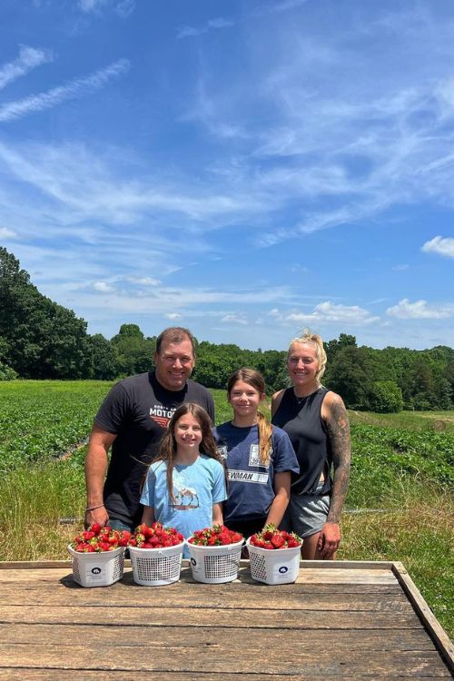 Ryan Newman And Girlfriend McKenzie Geibel Pictured At The Howard Family Farm With His Two Daughters Earlier This Year In June 