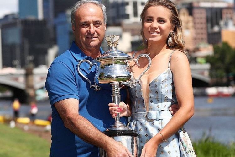 Sofia Kenin Pictured With Her Father Alexander Posing With The Australian Open Trophy In 2020