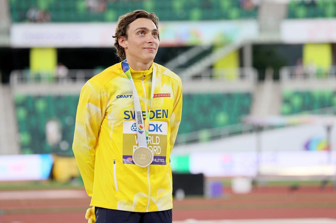 Mondo Duplantis Receiving His Medal