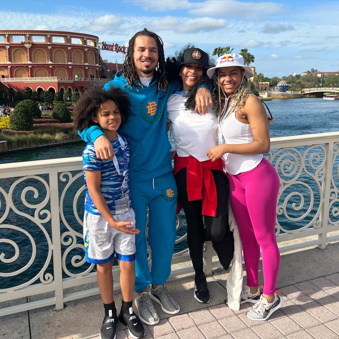 Cole Anthony With His Mother And Siblings