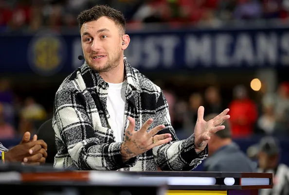 Johnny Manziel talks onset prior to the SEC Championship game between the LSU Tigers and the Georgia Bulldogs