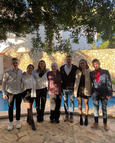 Mariona Caldentey With Her Family And Friends In Portocolom