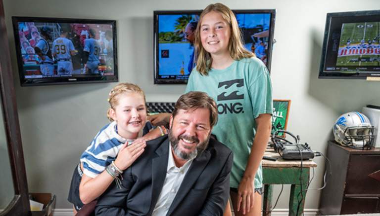 Ian Fitzsimmons With His Daughters