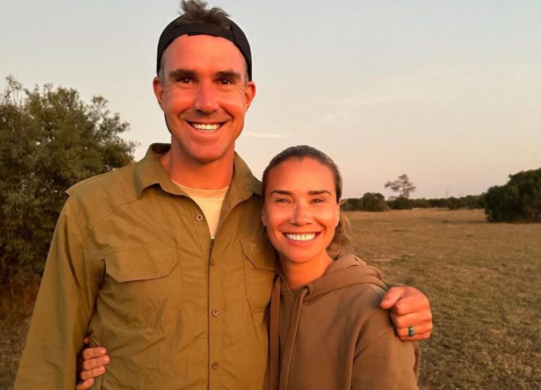 Kevin Pietersen With His Wife