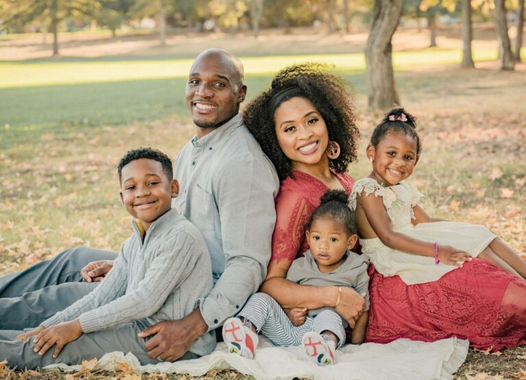 DeMeco Ryans With His Wife And Kids