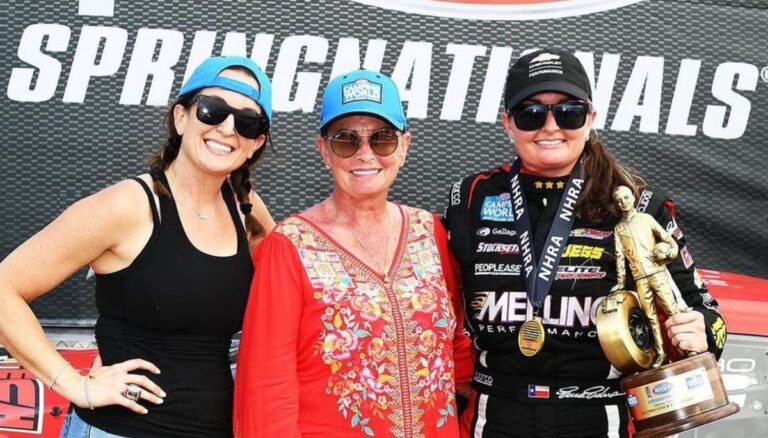 Erica Enders With Her Sister And Mom
