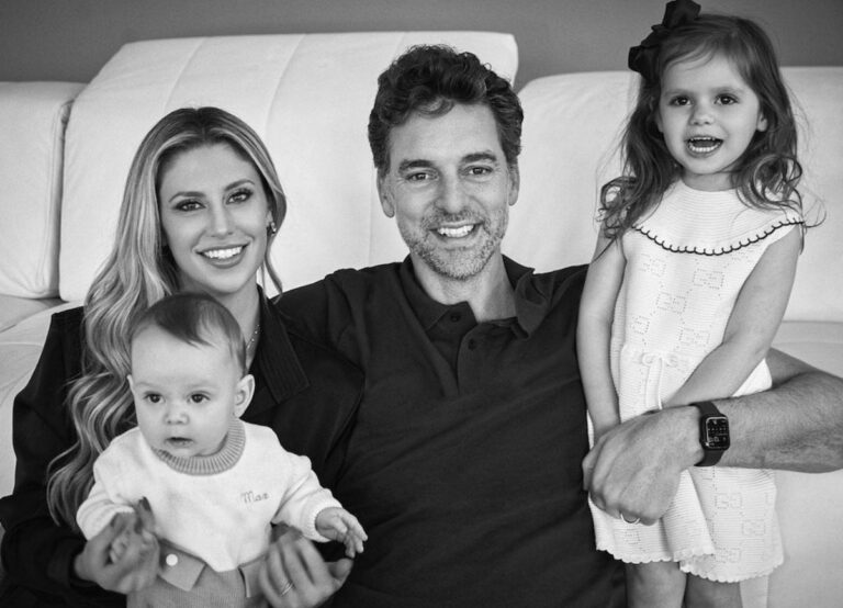 Pau Gasol With His Family