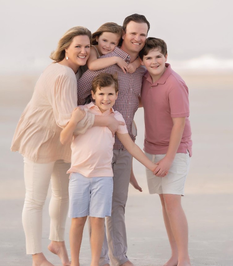 Zach Johnson With His Wife & Children