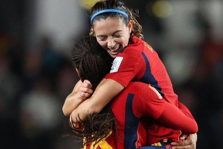 Aitana Bonmati Hugs Her Teammate As Spain Makes It To Its First World Cup Final