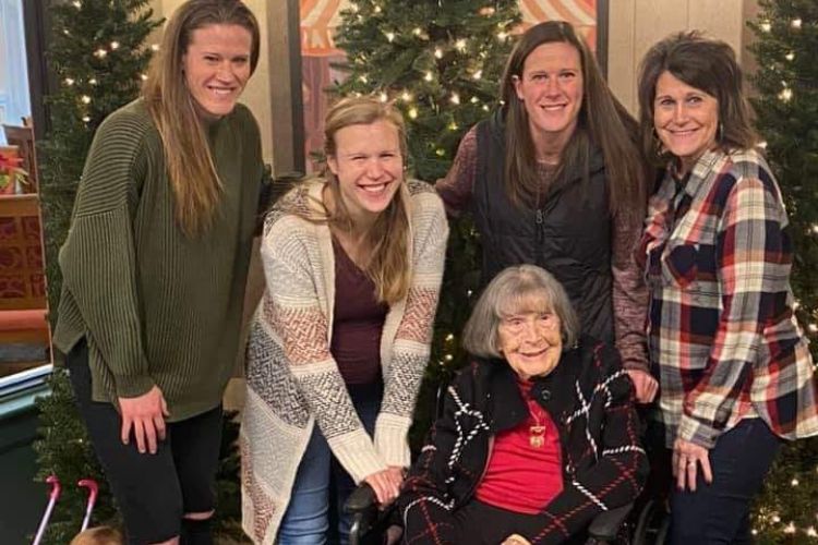 Alyssa Naeher Pictured With Her Sisters Amanda And Abigail And Their Mom, Donna, And Grandmom