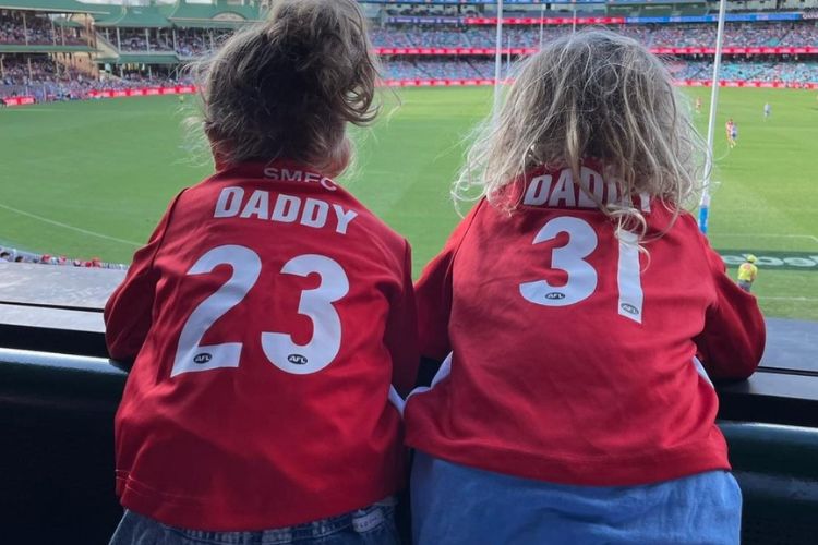 Tallulah And Rocky Wear Sydney Swan Jersey As They Root For Their Dad