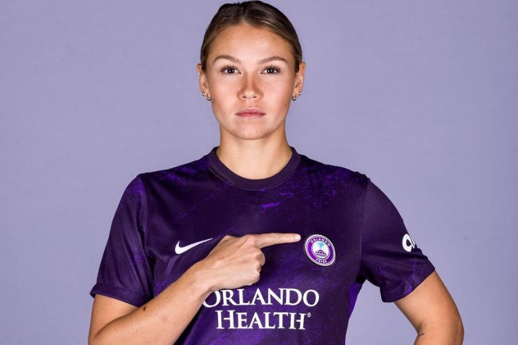 Carrie Lawrence Poses With The New Kit Of Orlando Pride In March 2023