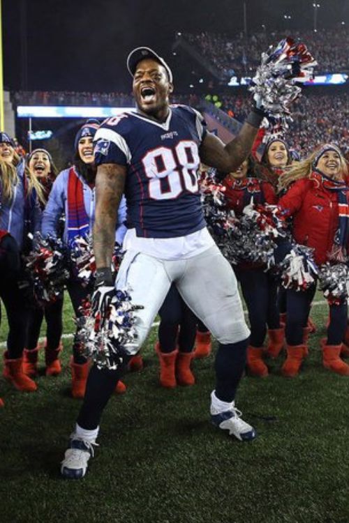 Martellus Bennett Pictured With The Patriots Cheerleader Celebrating Beating Pittsburgh Steelers In 2017