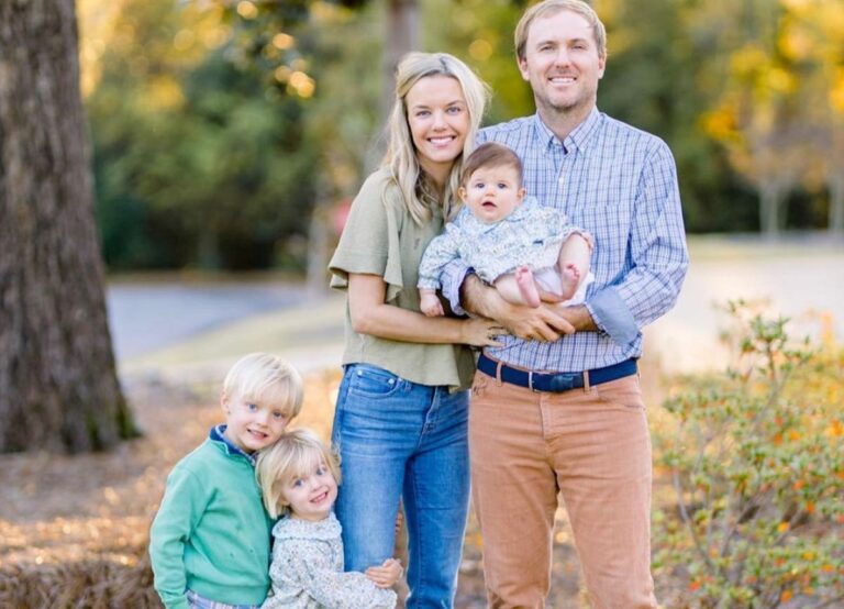 Russell Henley Pictured With His Wife Teil And Their Three Kids In 2022