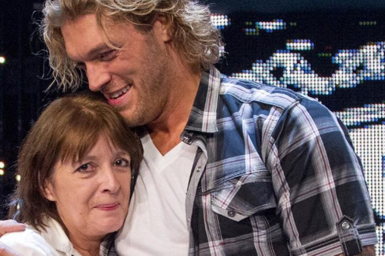 Edge With His Mother, Judy Copeland On The Episode Of Edge Appreciation In 2011