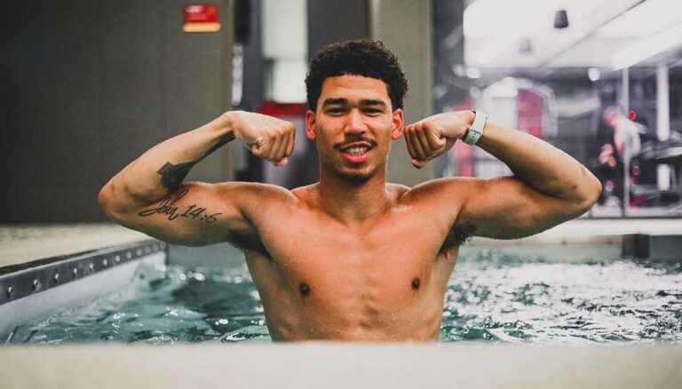 American Football Wide Receiver Allen Lazard