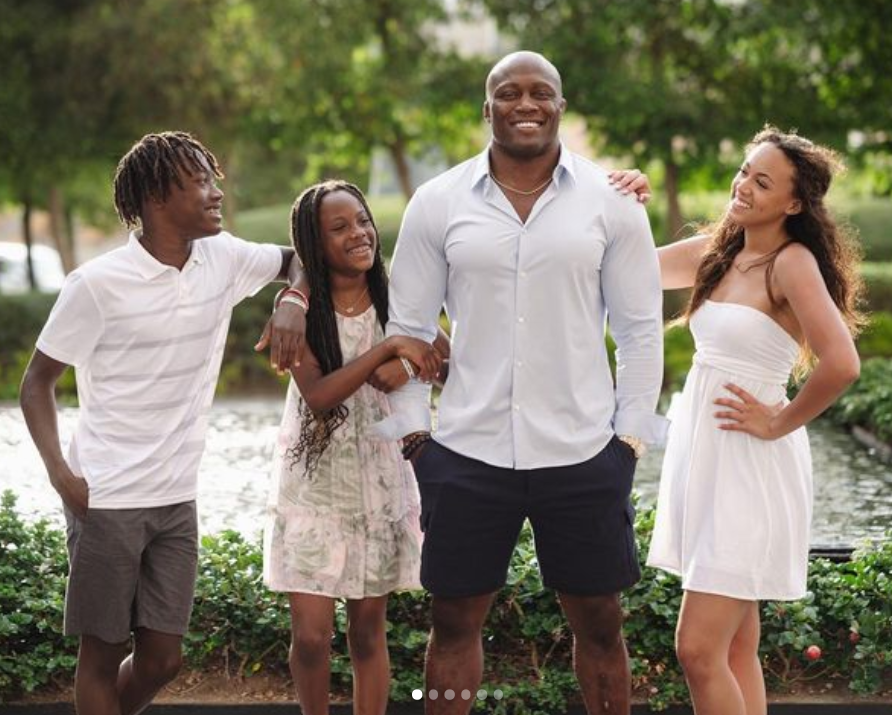 Bobby Lashley with his kids