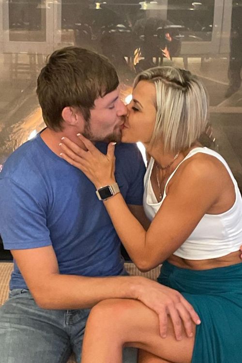 Bryce Mitchell Kissing His Girlfriend Erin Handlow