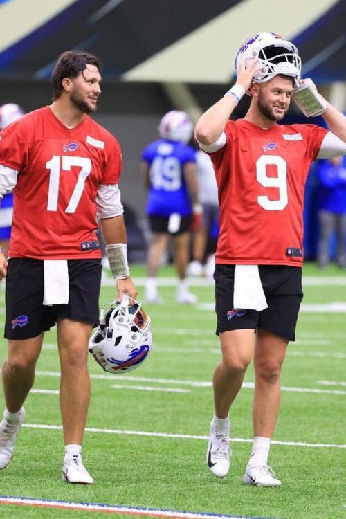 Buffalo Bills Quarterbacks Kyle Allen And Josh Allen