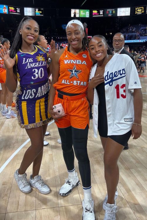 Chiney And Nneka Ogwumike Supporting Their Younger Sister Erica Ogwumike