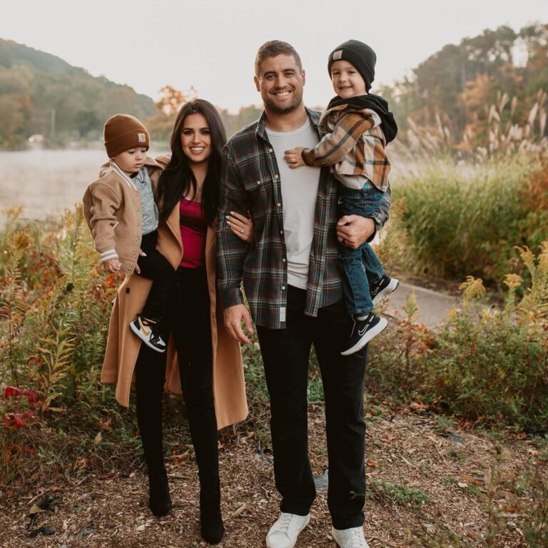 Derek Watt With His Wife & Kids