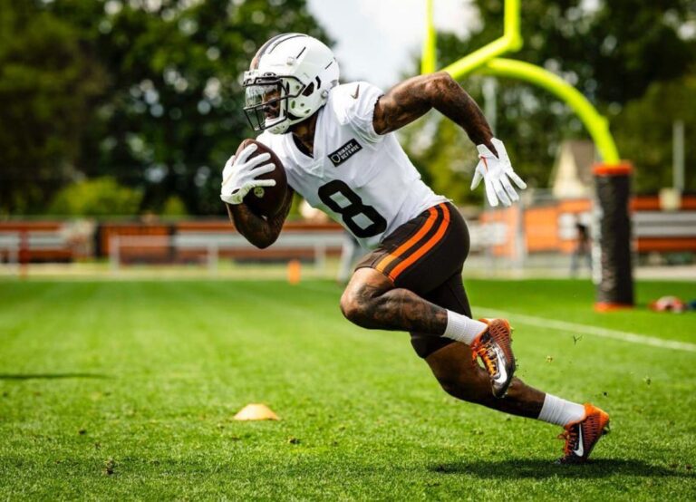 American Football Wide Receiver Elijah Moore