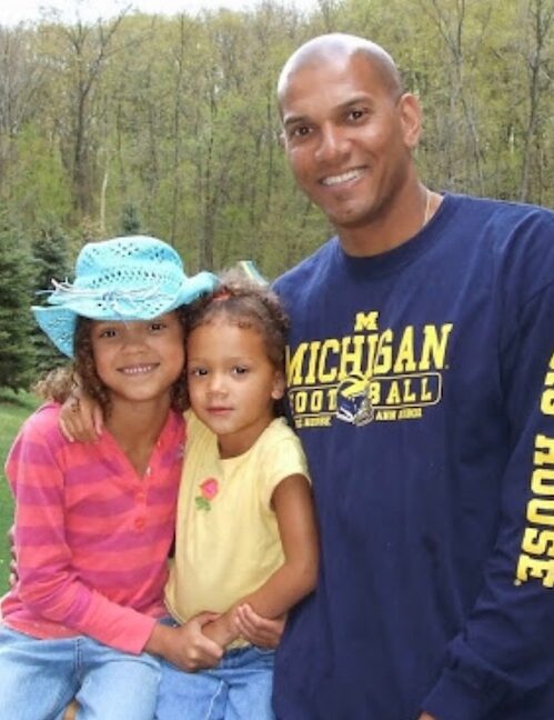 Harper Murray With Her Dad Vada And Older Sister Kendall