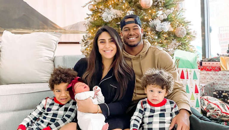 LB Jordan Hicks With His Wife And Kids
