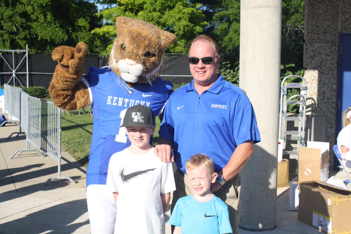 Mark Stoops With His Kids 