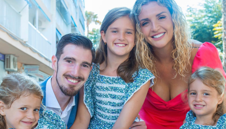 Nando De Colo Wife Veronica And Three Daughters