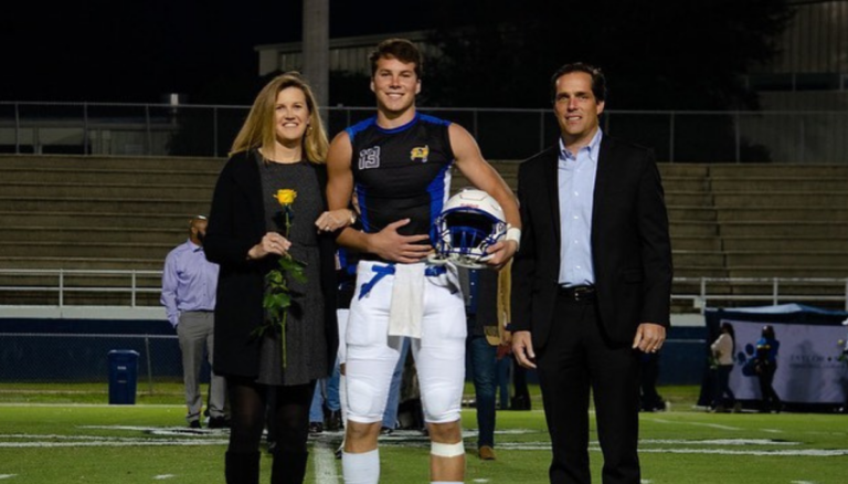 Riley Leonard With His Parents At Fairhope