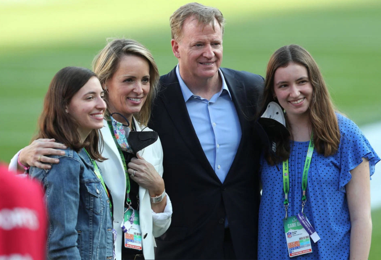 Roger Goodell And His Wife Jane Skinner With Their Twin Daughters