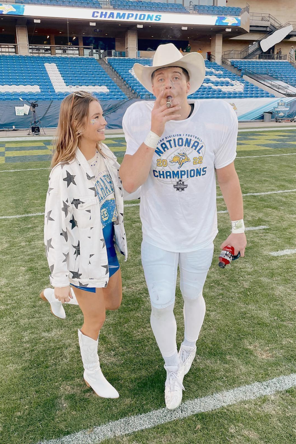 Tucker Kraft With His Girlfriend After Winning The 2022 National Championship