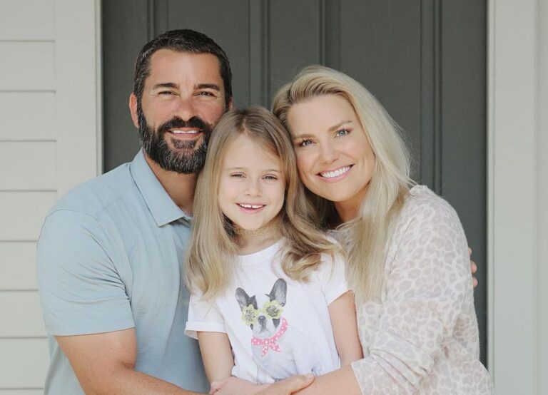 David Dellucci With His Wife And Daughter