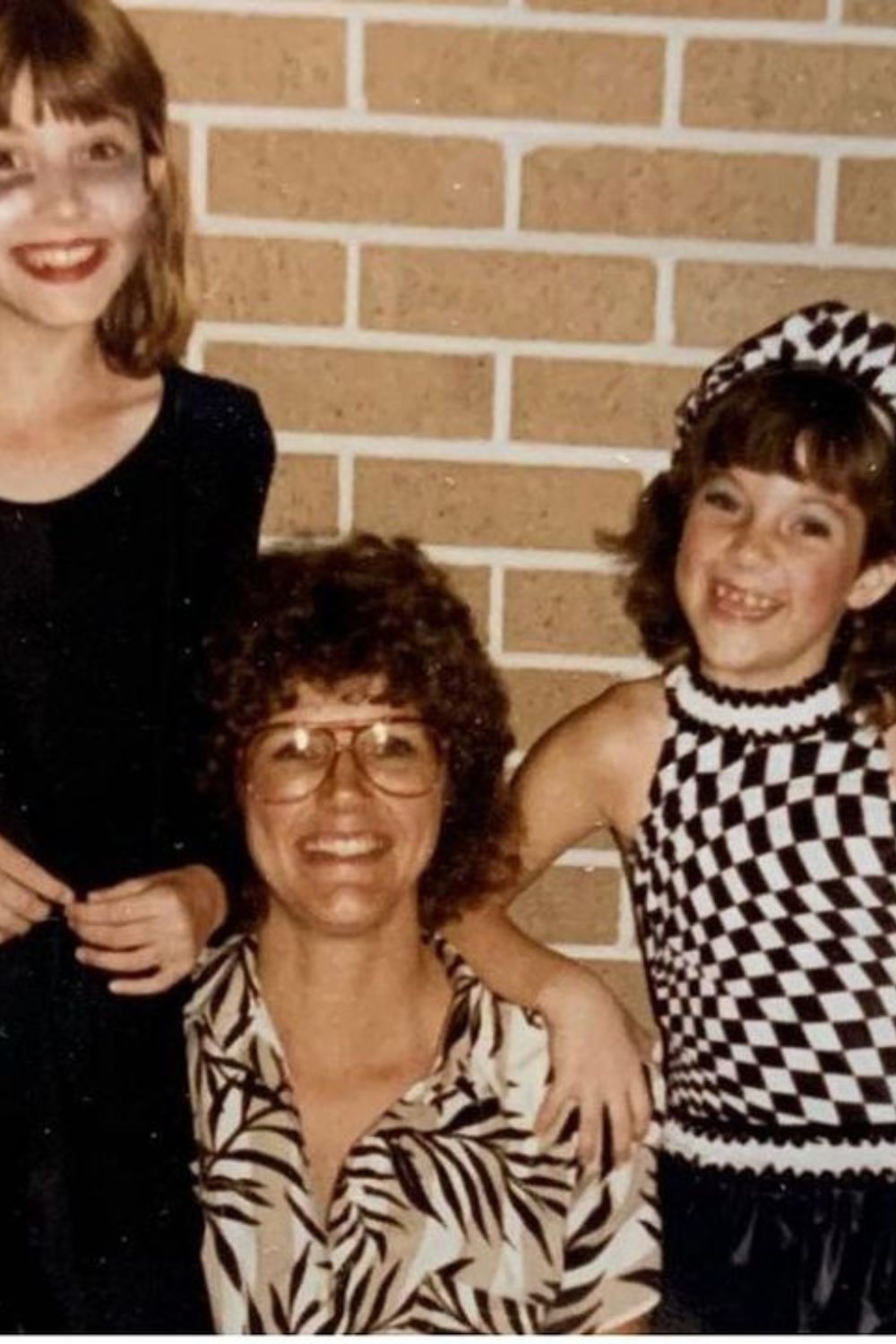 Young Erin Andrews With His Mother And Sister