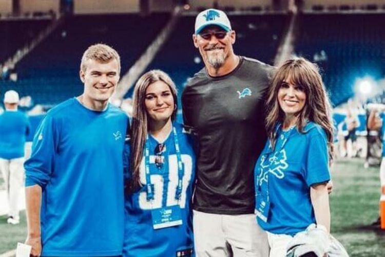 Dan Campbell Pictured With His Wife, Holly, And Their Two Kids, Cody, And Piper Campbell