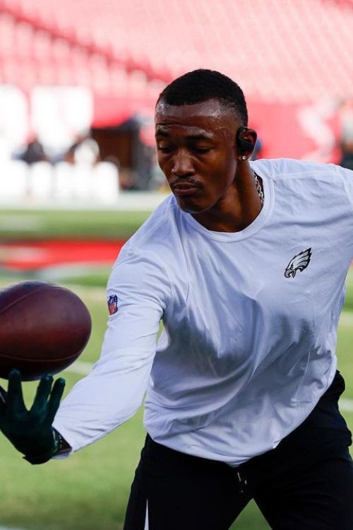 Devonta Smith Pictured At The Raymond James Stadium Before The Game Against The Buccaneers 