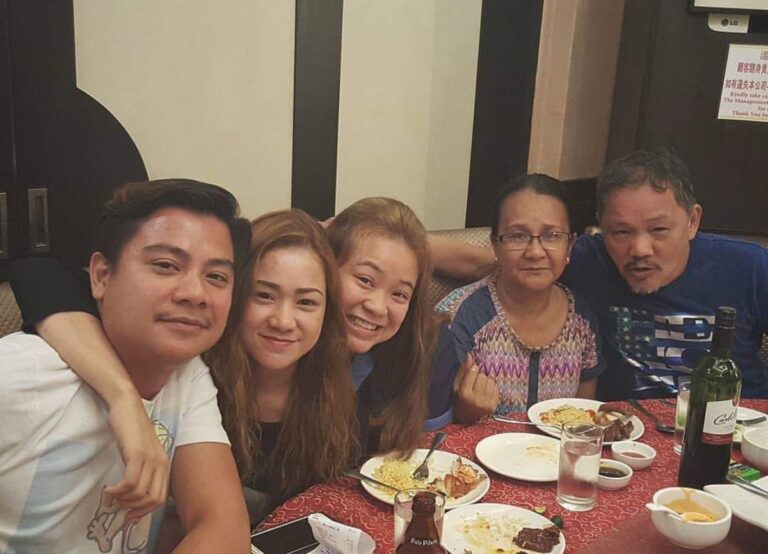Efren Reyes Pictured With His Family During A Dinner Get Together In 2021