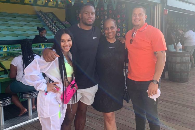 Nick Chubb Pictured With His Mother, Lavelle Chubb, And His Two Siblings, Zach (R). And Neidra Chubb