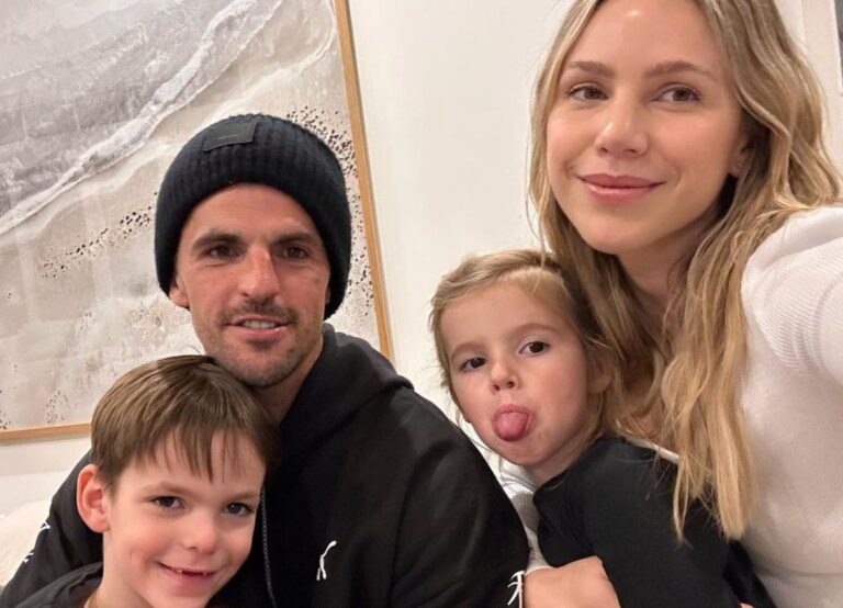 Scott Pendlebury Pictured With His Wife, Alex Davis, And Their Two Kids, Jax, And Darcy