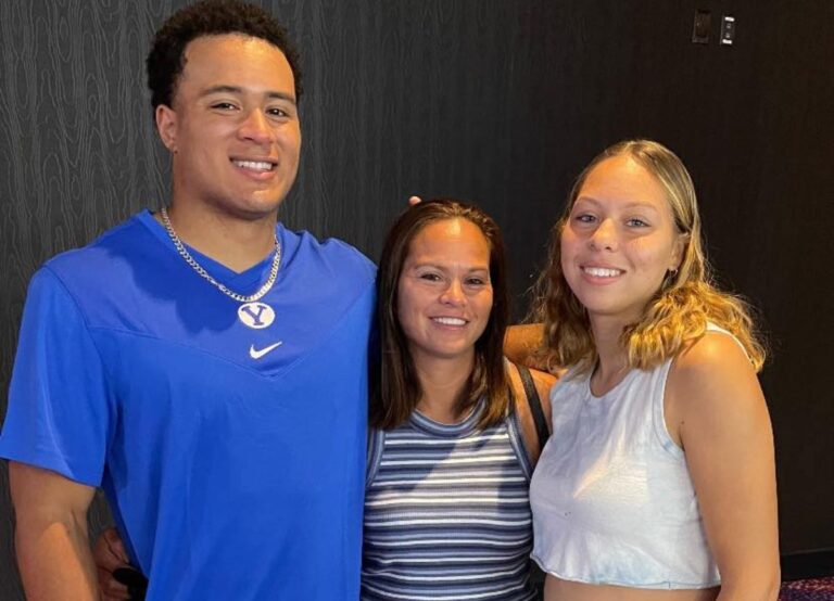 Tyler Allgeier Pictured With His Mom, Ester, And Sister, Nalonie In 2021