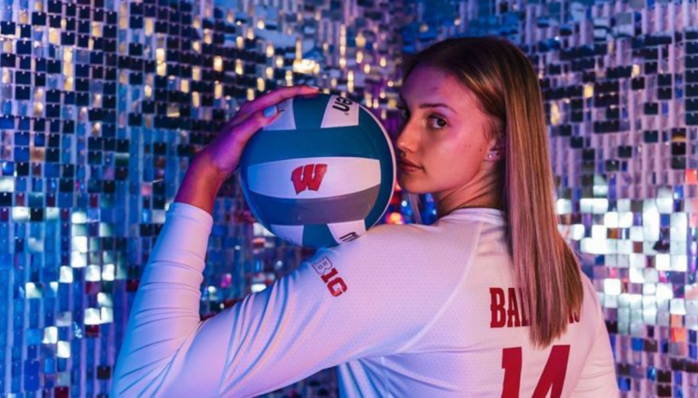 Badgers Middle Blocker Anna Smrek
