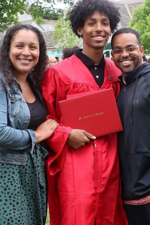 Elijah Rodrigues With His Mother And Fatehr In His Graduation