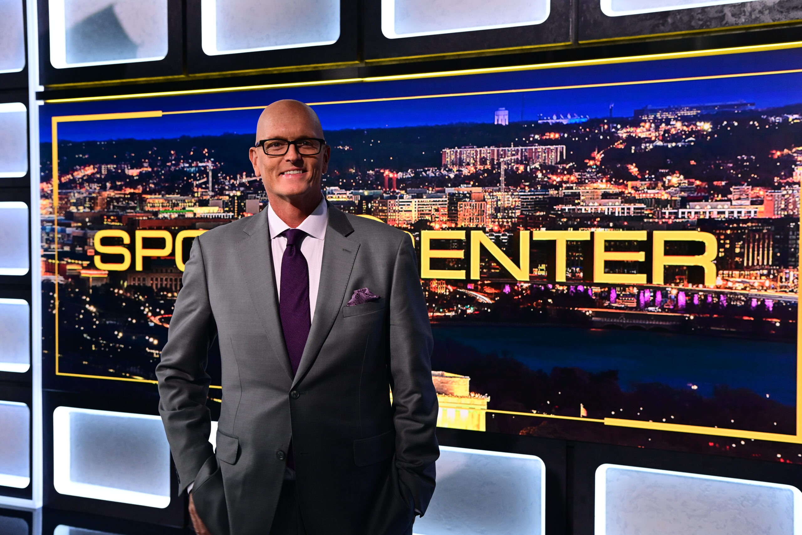 Scott Van Pelt Hosts ESPN's SportsCenter