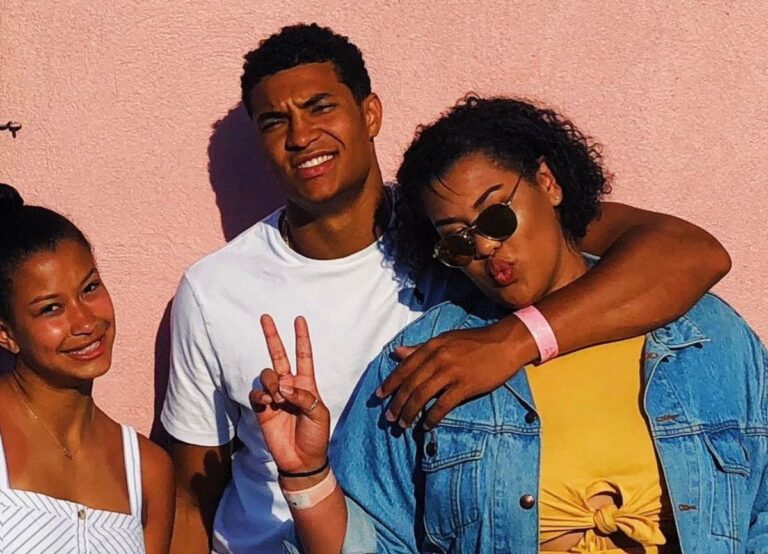 Bru McCoy With His Two Sister Alexa And Ava
