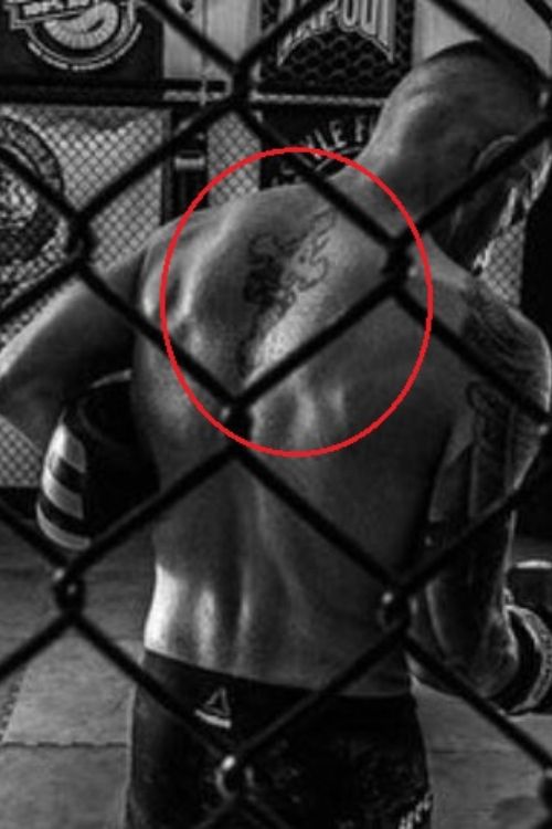 Alexander Volkanovski Has A Cross Tatted On His Upper Back 