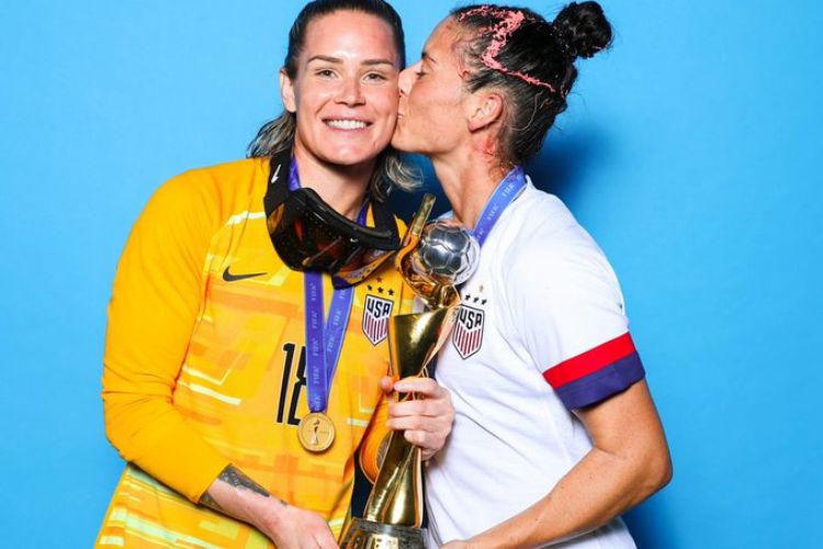 Ali And Ashlyn Posing With Their World Cup Medals And Trophy In 2019