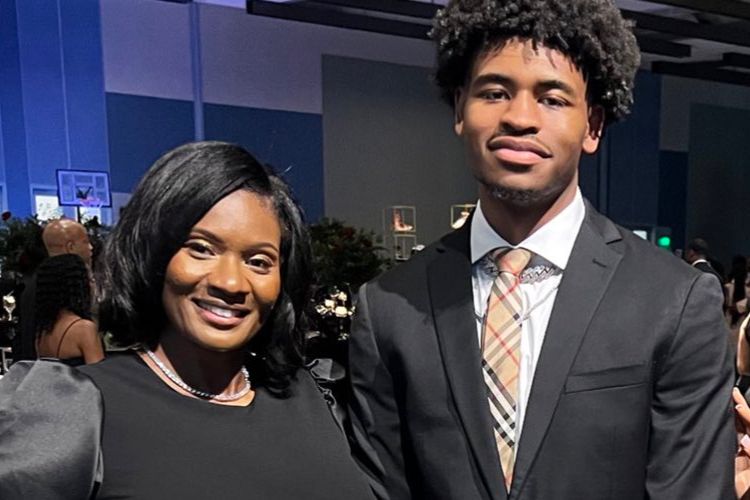 Cam Thomas Pictured With His Mother, Leslie Thomas During An Event 