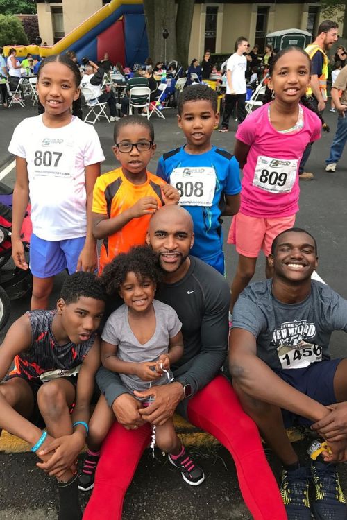 David Tyree Pictured With His Kids Participating In A 5K Marathon 