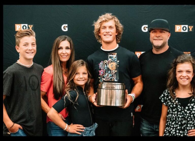 Jaxson Dart Pictured With His Parents, Kara, And Brandon And His Siblings After Winning The Gatorade Football Player of the Year